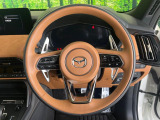 【純正革巻きステアリング】上質な革を使用することで、手にしっかり馴染みとても運転しやすいハンドルです♪