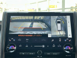 車両を上から見下ろした視点で駐車をサポートする「パノラミックビューモニター(全周囲カメラ)」搭載。フロント・サイド・リアの4カメラ映像を合成し、狭い駐車場でも安心です。