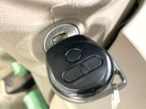 【キーレス】少し離れた場所からでもボタン一つでドアの開錠・施錠ができるのでとっても便利!ドアの鍵穴周りに傷をつけることもありません♪