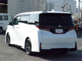 明るく広々、落ち着いた店内では、中古車のご検討・ご購入のほか、携帯電話(au)の購入等、様々なご相談に幅広く応えていきます♪