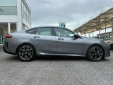 ★BMWエマージェンシーサービス:24時間、様々なトラブルの応急処置のアドバイス、出張修理やレッカー手配、お客様の交通手段やホテルの確保、そして場合によっては、その費用までをも負担するというサービスで