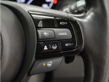 ◆アダプティブクルーズコントロール◆予め設定した車速内でクルマが自動的に加減速。前走車との適切な車間距離を維持しながら追従走行します。【LKAS】車線維持支援システムでステアリング操作を支援。