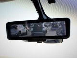 【インテリジェント ルームミラー】車両後方のカメラ映像をミラー面に映し出します!車内の状況や天候に左右されず、また夜間にはカメラの感度をアップさせるなどにより、いつでもクリアな後方視界が得られます!