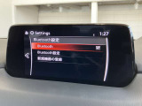 スマホと連動するコネクティビティシステム。Bluetoothの接続により、ハンズフリー電話やショートメッセージの読み上げも可能です。
