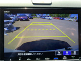 【バックカメラ(3モード)】視点を切り替えて後方を確認でき、駐車や車庫入れも安心です。
