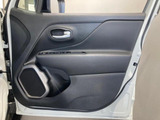運転席側のドアパネルでございます。