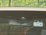 【トヨタセーフティセンス】走行中に前方の車両等を認識し、衝突しそうな時は警報とブレーキで衝突回避と被害軽減をアシスト。より安全にドライブをお楽しみいただけます。