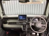 フロントガラスが大きく、ワイドな視界で運転もしやすくなるように、設計されています。