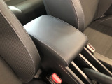 【アームレスト】運転時の疲労軽減にもなるアームレストがついています!