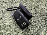 キーフリーシステムになっています。電子キーを携帯しているだけ、それだけでドアのロック開閉からエンジンの始動までできちゃいます♪