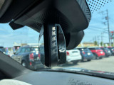 ITSスポット対応ETC車載器システム内蔵自動防眩ルームミラーが付いております。