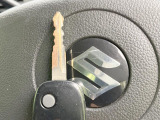 【キーレス】少し離れた場所からでもボタン一つでドアの開錠・施錠ができるのでとっても便利!ドアの鍵穴周りに傷をつけることもありません♪