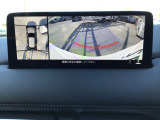 360&deg;ビューモニターでは前後左右4つのカメラ映像をさまざまな走行状況に応じて切り替えてセンターディスプレイに表示することで、駐車時や狭い道でのすれ違い時、見通しの悪い交差点進入時でも安心感を高めます