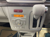 オートエアコン♪お好みの温度に設定するだけで車内を快適空間にしてくれますよ♪