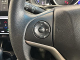 ステアリングにオーディオ操作スイッチが付いています。オーディオ画面に直接タッチしなくても操作が出来ますので、運転に集中できます。