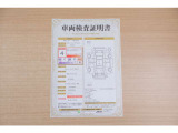 【車両検査証明書】店頭にてクルマの状態が一目で分かる検査証明書を公開中。トヨタ認定検査員が厳しく査定し、状態を点数と図解で表示しています。修復歴はもちろん、傷やヘコミの箇所や程度がご確認いただけます。