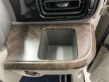 運転席ハンドル右側にドリンクホルダーが装備されています。