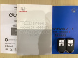 スマートキーは鍵をバッグに入れたままでもドアロックの開閉やエンジンのON・OFFができます。夜間や雨の日も鍵を探さなくて良いので便利です。