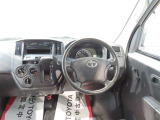 見通しのよいすっきりとした視界で、誰でも運転しやすいです。運転のしやすさは疲れにくさにも繋がりますよ♪
