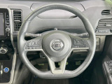 【純正革巻きステアリング】上質な革を使用することで、手にしっかり馴染みとても運転しやすいハンドルです♪