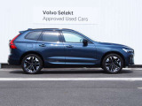 マイルドハイブリッドの上質な走りと、精悍なエクステリアが融合した XC60 Ultra B5 AWD Dark Edition。 特別装備のブラックアクセントと専用ホイールが、モダンでスポーティな存在感を際立たせます。