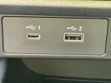 前席USB電源です。