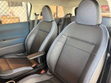 MINIのシートは体を包み込むようなデザインになっているので長時間運転しても疲れにくい設計です。