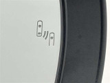 隣車線を走る車両をレーダーで検知し、ドアミラーでは確認しにくい後側方エリアに存在する車両に加え、急接近してくる車両も検知します。車両を検知するとドアミラーに搭載されたLEDインジケーターが点灯します。
