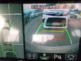 パノラミックビューモニター&バックモニター♪車両の前後左右に搭載した4つのカメラの映像を合成し、車を真上から見ているような映像を表示♪
