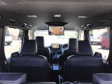 後席モニター付きのお車です!同乗される皆様快適にお乗りいただけます!