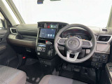 運転席まわりです。 各操作スイッチは使いやすい位置に配置されてます。