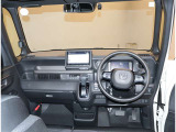 オシャレなインテリアで運転する気分も盛り上がりますよね^^