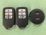 スマートキー付きですからドアロックの開閉およびエンジンスタートが楽々です。電動スライドドアの開け閉めもボタンで操作できます。加えて、純正リモコンエンジンスターター用の操作キーもついています。
