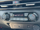 エアコンはオートエアコンです☆運転席と助手席にシートヒーター機能も付いてます!シートヒーターが欲しい!とおっしゃる方が結構多い人気の装備です☆
