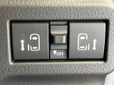【両側パワースライドドア】スマートキーや運転席のスイッチで後席両側スライドドアの開閉が可能♪電動だから力を入れてドアを開ける必要が無く、小さなお子様でも簡単に開け閉めでき快適です♪