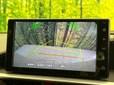 【バックカメラ】駐車時に後方がリアルタイム映像で確認できます。大型商業施設や立体駐車場での駐車時や、夜間のバック時に大活躍!運転スキルに関わらず、今や必須となった装備のひとつです!