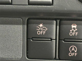 【スマートアシスト:衝突回避支援ブレーキ】システムが前方の車・障害物に衝突すると判断した場合、自動でブレーキを作動させ、衝突した時の被害を軽減します。