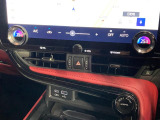 【駐車支援システム】駐車スペースを検知し、スムーズな駐車をアシスト。狭いスペースへの駐車など、駐車に自信の無い方におすすめの機能です♪