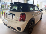 かわいいテールのデザインはほかの車にはない魅力があります。ひと目で&ldquo;MINI&rdquo;とわかるデザインはアナタを虜にしてしまうかもしれません