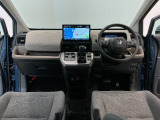 【前方視界】開放的な前方視界!運転がしやすく疲れにくいです♪窓が大きく、見通しがとっても良いおクルマですよ♪