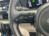 運転中、オーディオの操作をしてて、ハッとしたことはありませんか?ステアリングスイッチは、運転中でもハンドルでオーディオの操作が可能です。安全なドライブをサポートします。
