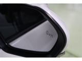 BSMを装備。さらに、後退時車両検知警報【RCTA】を搭載しています。バックで出庫する際に左右から接近する車両を検知し、ミラーのインジケーターの点滅と警報音で警告して安全確認をサポートしてくれます。