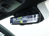 デジタルインナーミラー装備!車両後方のカメラの映像をデジタル補正で視認性を向上させてインナーミラー内に表示します♪視界を遮るものがなく、後席に同乗者がいても後方を確認しやすく安心です♪