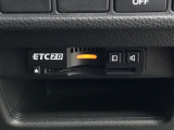 ETC2.0を搭載し、高速道路の料金決済をスムーズに行えるだけでなく、道路情報を活用した高度な運転支援サービスにも対応しています。