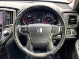 【純正革巻きステアリング】上質な革を使用することで、手にしっかり馴染みとても運転しやすいハンドルです♪