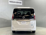 【デュアルバックドア】大きくも開く!小さくも開く!選べる2つの開閉★駐車場等で後ろのクルマを気にすることなくラゲッジルームに荷物を積み込めます!