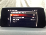 TSRは、走行中にフォワードセンシングカメラまたはナビゲーションシステムが認識した交通標識を、ADDおよびメーターに表示することで、交通標識の見落とし防止を図り、安全運転を支援するシステムです。