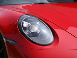LEDヘッドライト(PDLS+)は、ダイナミックレベライザー、コーナリングライト、車速感応式ヘッドライトコントロール、ハイビームアシスタントが備わり、近遠距離や横方向の照射を的確にし安全性を高めます。