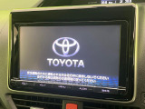 【メーカー純正9型ナビ】インテリアに溶け込むスタイリッシュな「専用設計」メーカーナビを装備♪視認性や操作性など基本性能にも優れ、より上質なカーライフをお楽しみいただけます。