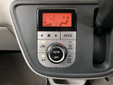 オートエアコンなので車内で快適に過ごせます。